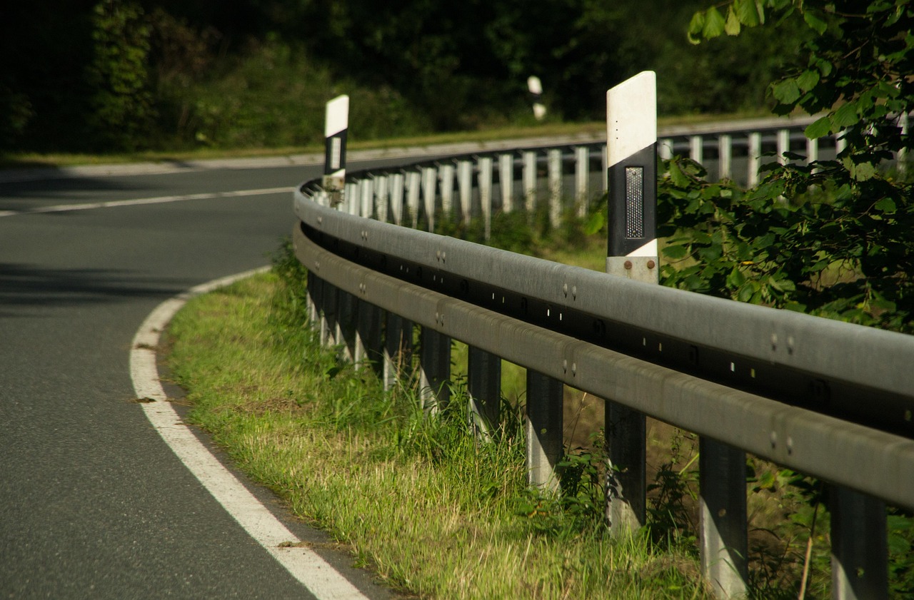 最新道路安全技術(shù)與智能交通環(huán)境的構(gòu)建，打造安全高效交通網(wǎng)絡(luò)