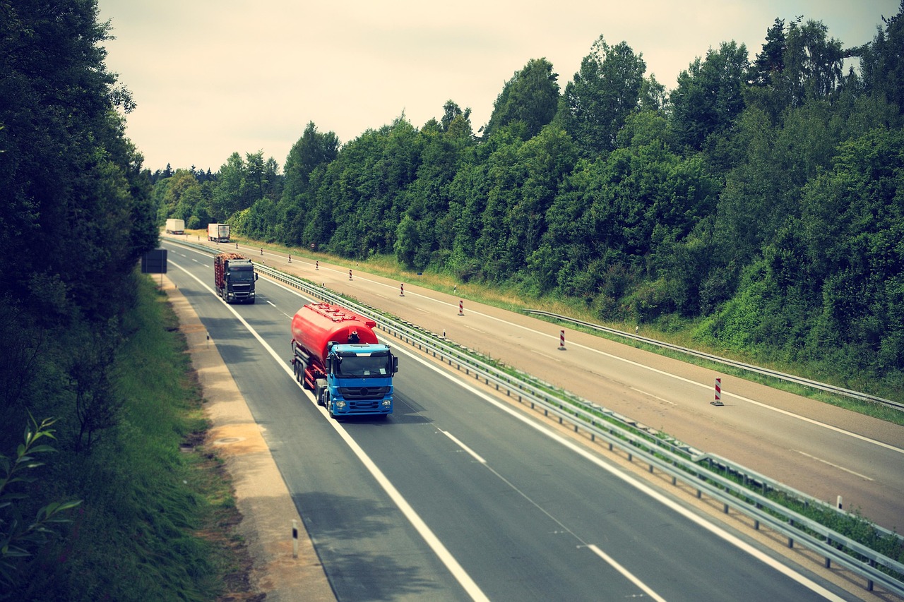 最新道路交通安全法，保障交通安全，推動(dòng)社會(huì)發(fā)展進(jìn)程