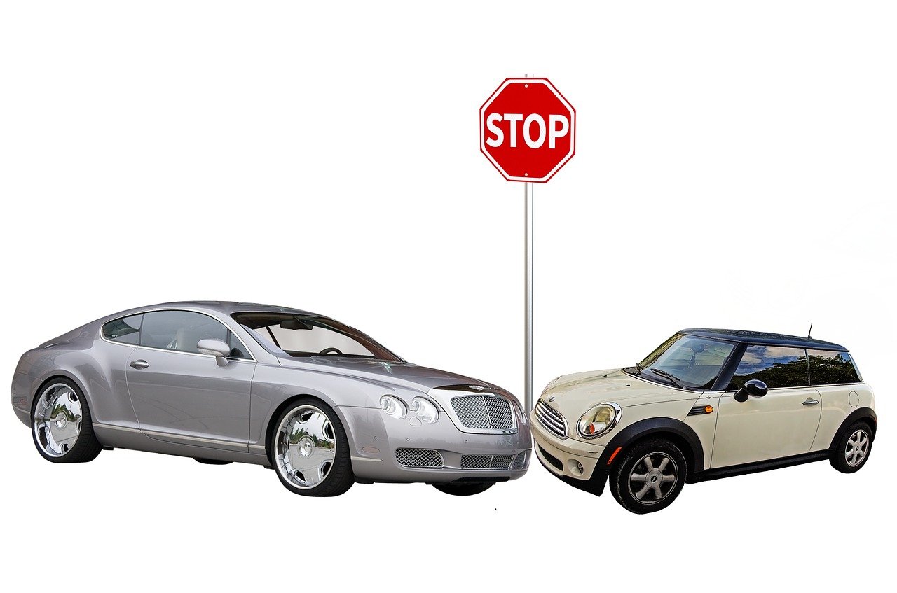 最新款轎車，先鋒科技，引領(lǐng)未來汽車潮流