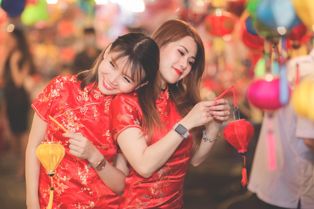 最新美女搞笑片段大放送，笑到肚子疼，歡樂(lè)無(wú)限！